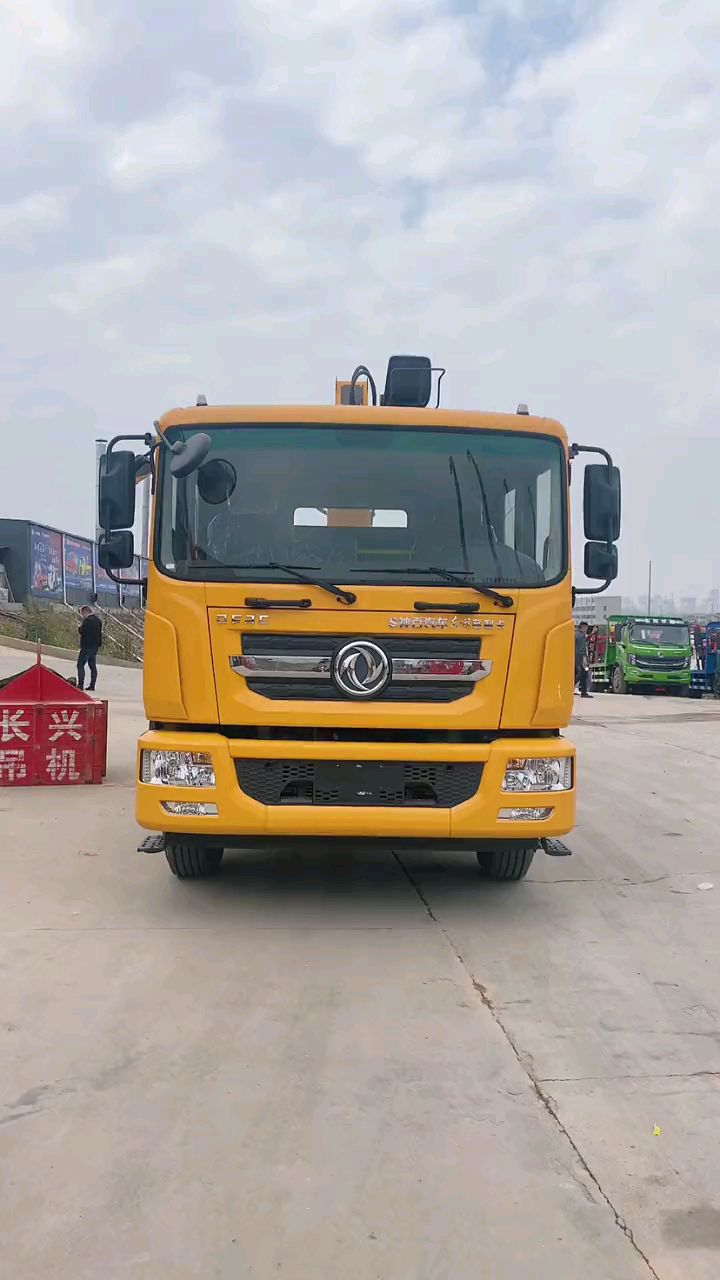 东风多利卡d9双排座震撼上市驾驶室空间可轻松合法乘载6人搭载康明斯