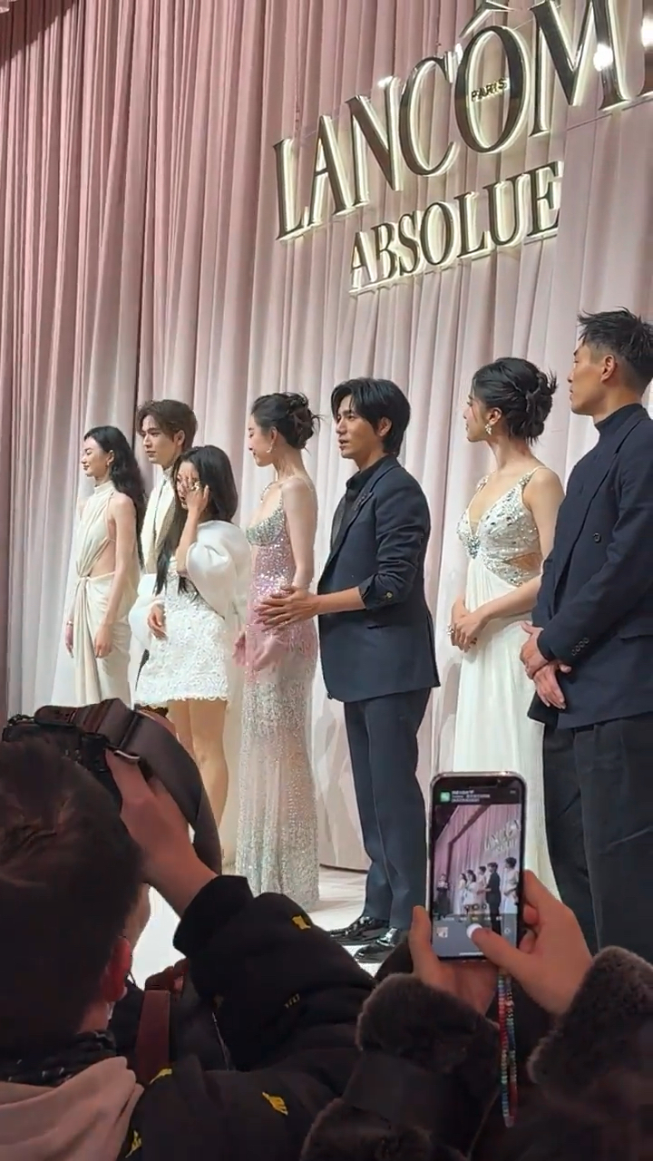 陈坤倪妮张凌赫张婧仪杨佑宁同框出席活动