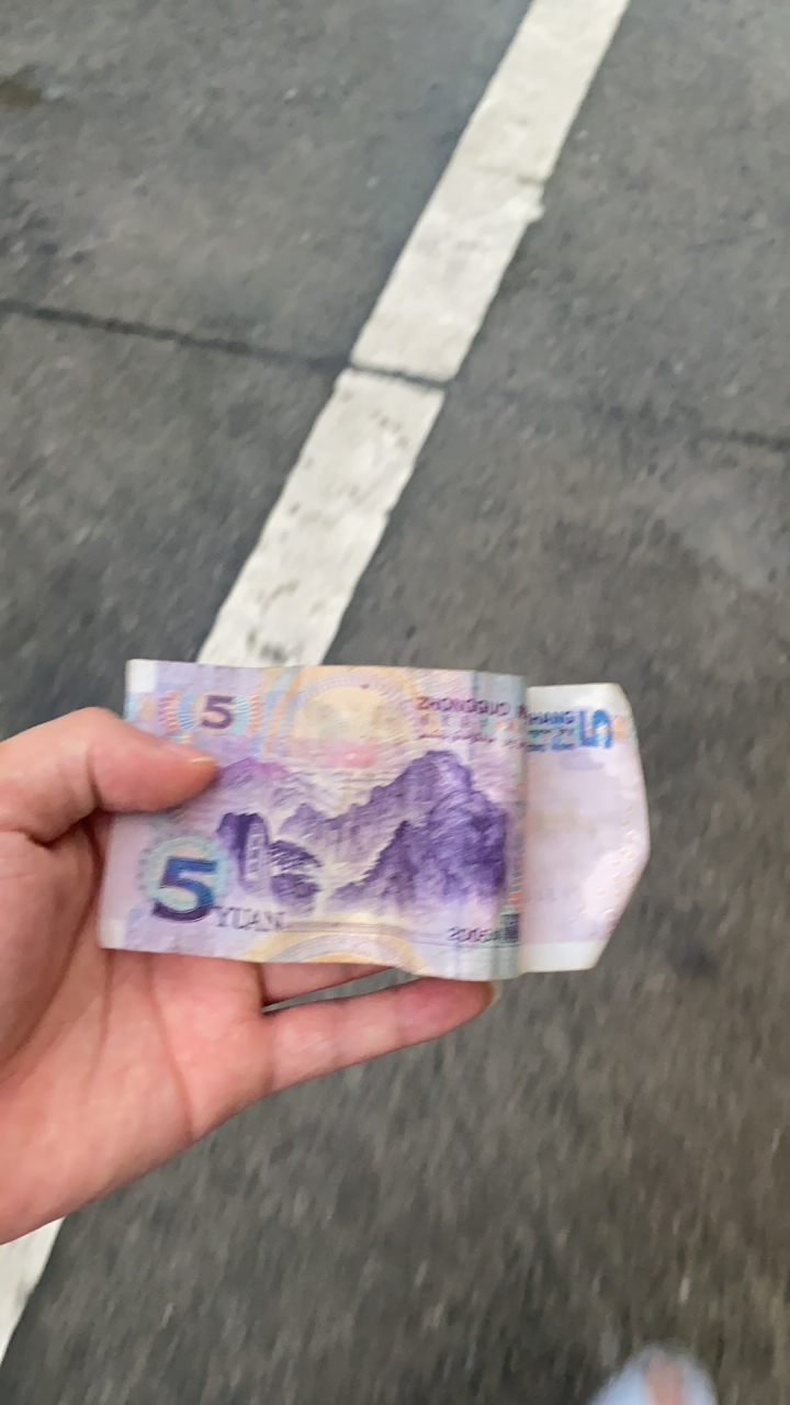 今日幸运  出门捡五块钱[awsl] 然后就变成20了[嘻嘻]