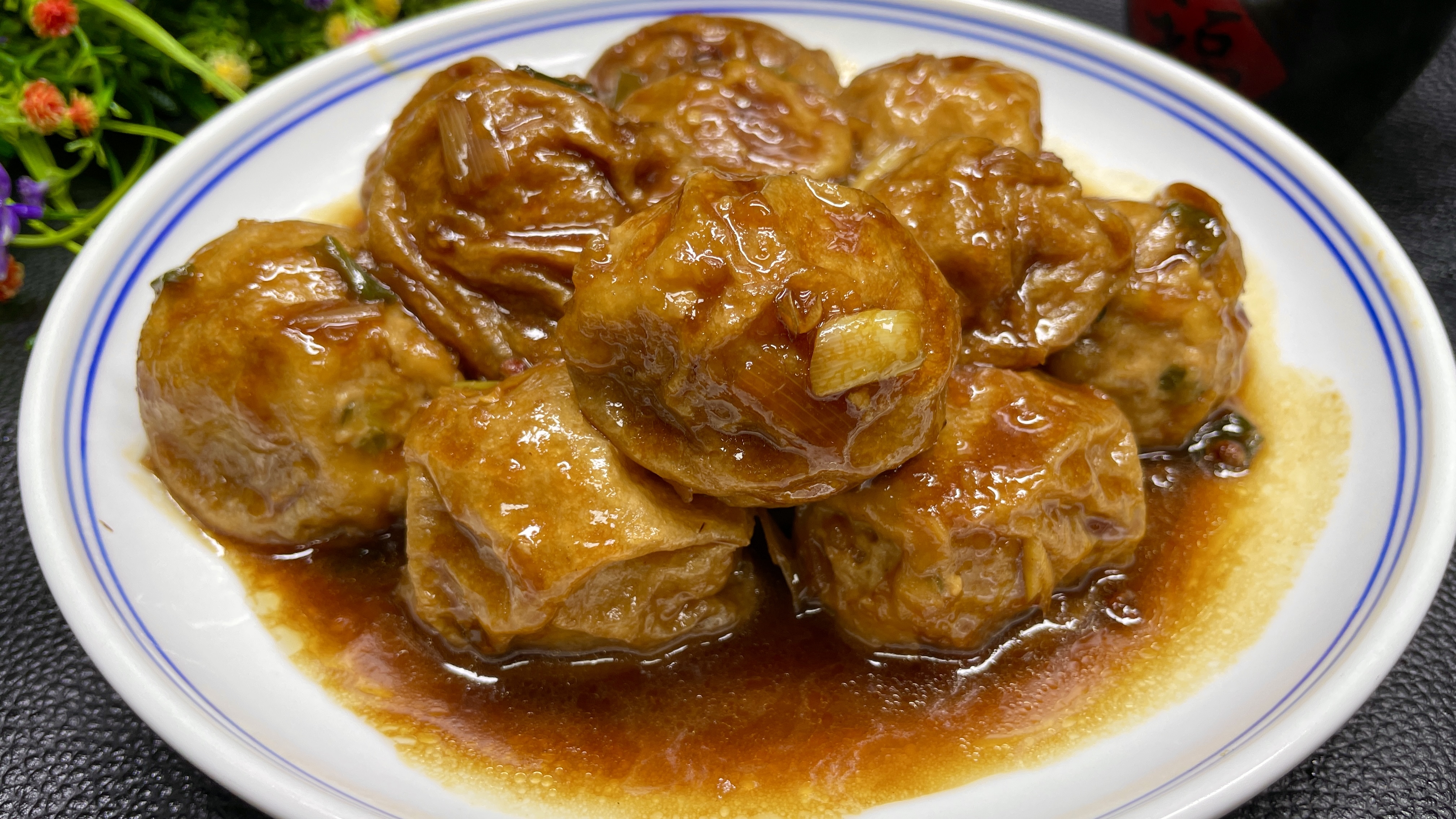 油面筋塞肉，直接下锅是大错！教你正确做法，鲜香爆汁比狮子头香