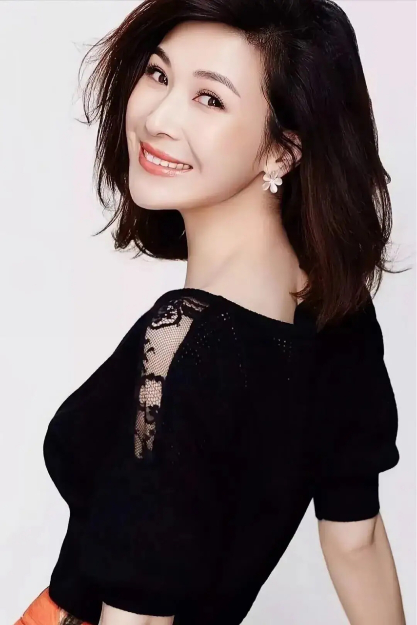 乐享周末分享吧# 大美女童蕾算不上非常漂亮,但却非常有女人味!