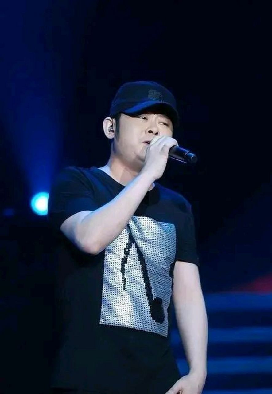 刀郎经纪公司回应争议 称刀郎生活照旧望各方不要打扰 根据提供的信息