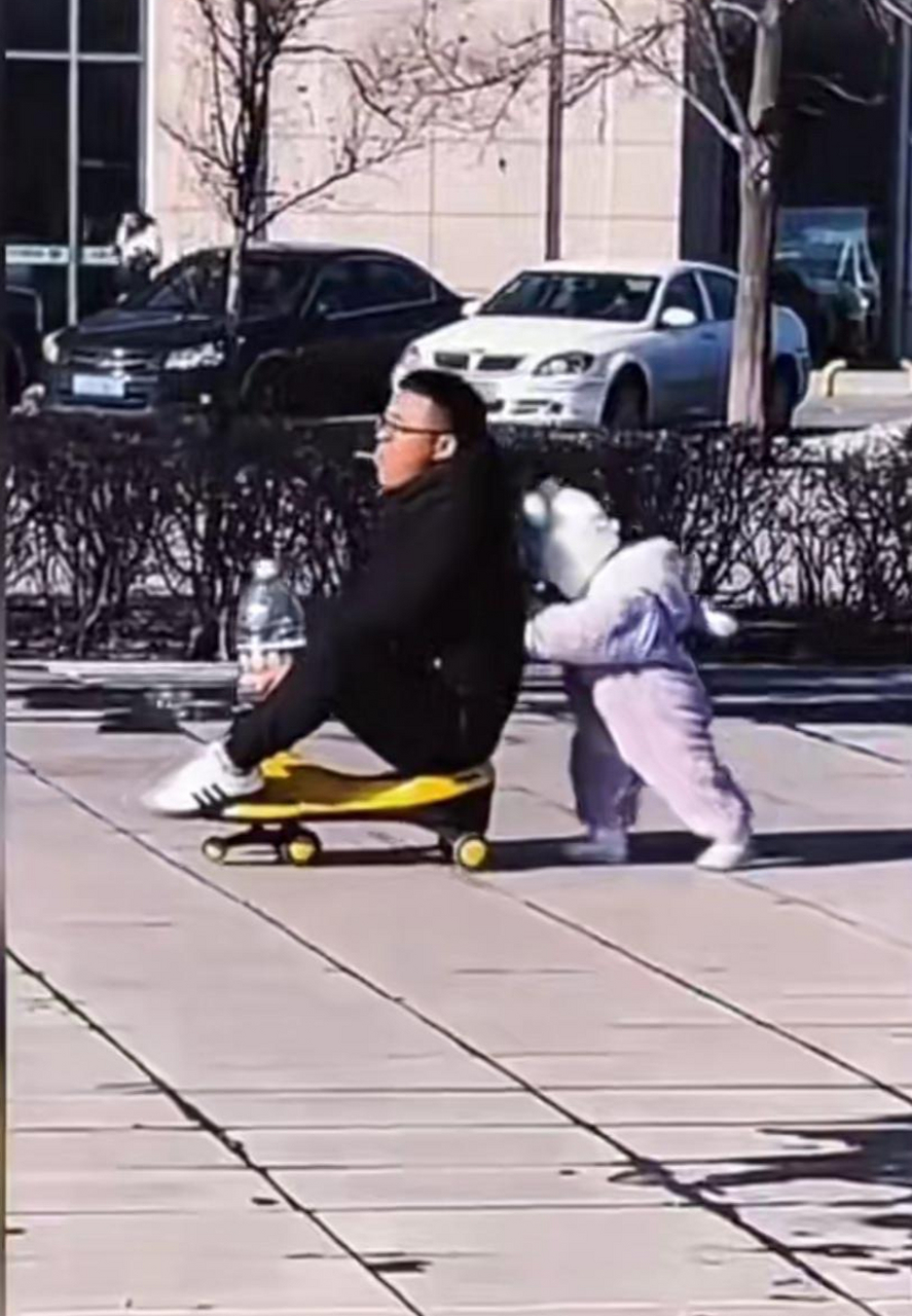 爸爸带孩子的日子