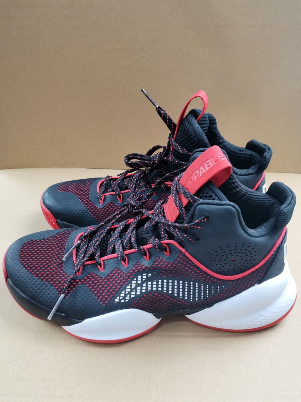 李宁44码空袭5篮球鞋穿过一次 正品,内长280,济南发货.
