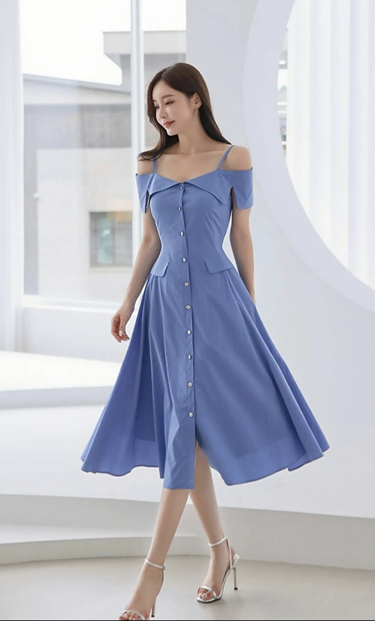 孙允珠,浅蓝色抹胸吊带连衣裙穿搭,娇媚动人#端午出游这样穿# #ai潮流