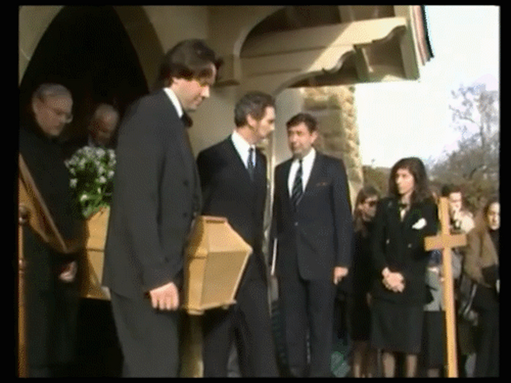 1993年1月24日,奥黛丽·赫本葬礼影像,蓝颜纪梵希正给她抬棺.