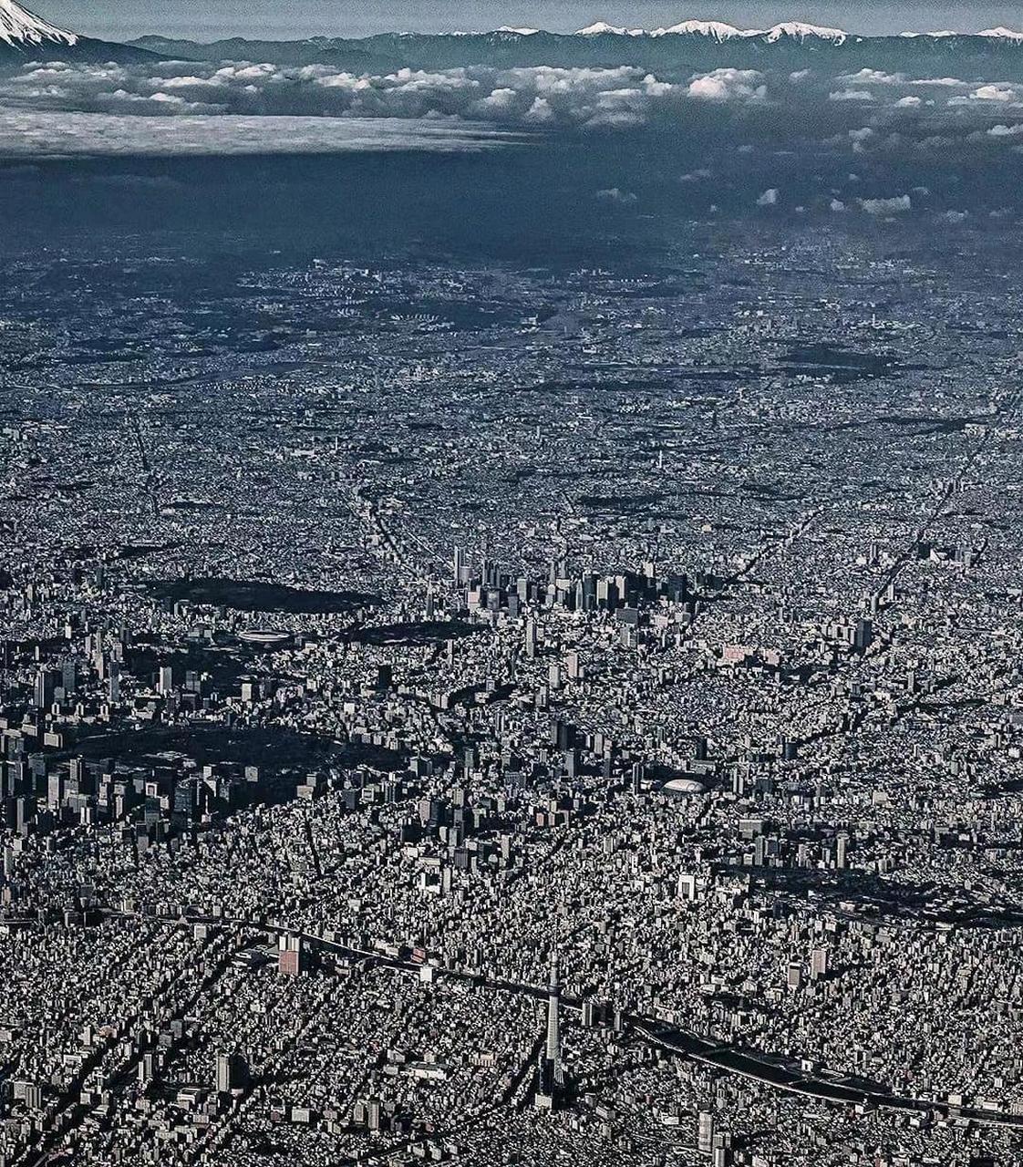 东京首都圈总人口超3700万人,是世界最大的城市群,人口密度达4,684人