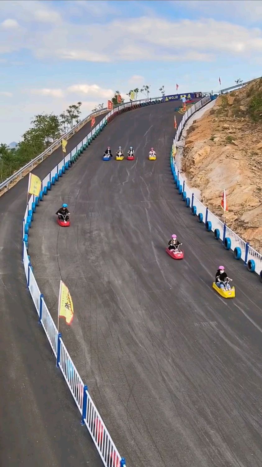景区打造这样的山地滑车,一定是爆火项目-度小视