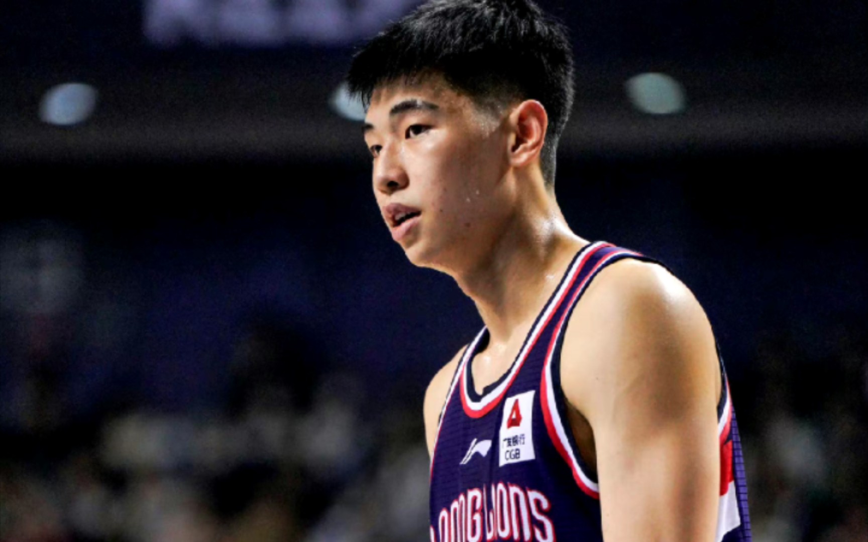 别怪西热力江!阿日拼到腿抽筋,邬挺嘉轻伤不下火线,锋线太差了