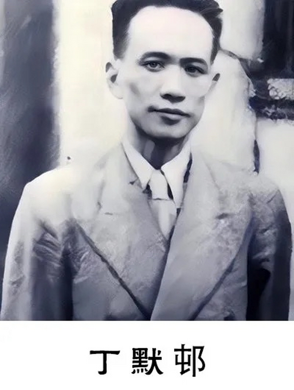 郑苹如的父亲和母亲在日本人眼里很有威望,自己的