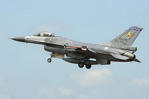 台空军失事飞行员战友自杀?官方称无关联