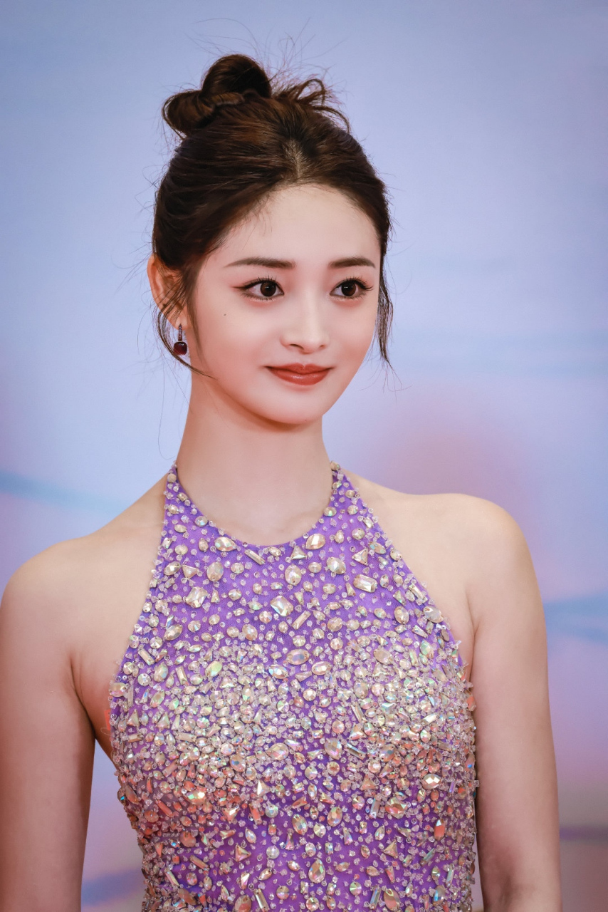 周洁琼# 甜美可爱的容颜,纤瘦高挑的身材,性感妖娆的小蛮腰,婀娜蹲怂
