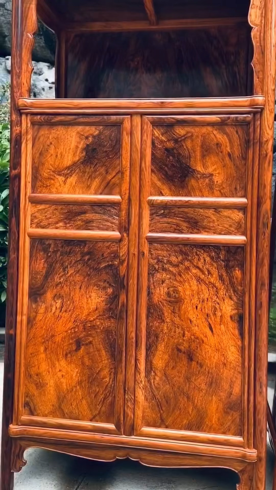 海南黄花梨亮格柜