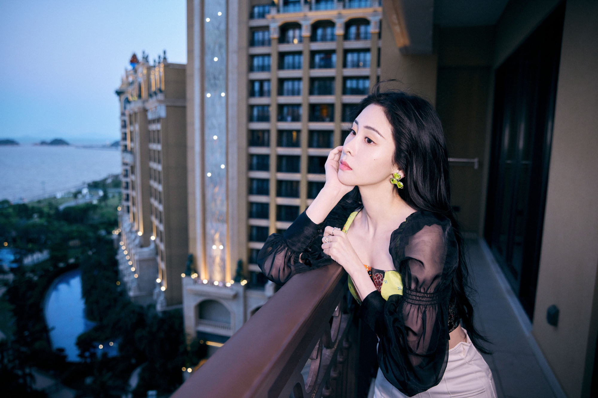 华晨宇被指出轨整容,郭碧晨被指插足婚姻,网友却心疼郭碧晨!