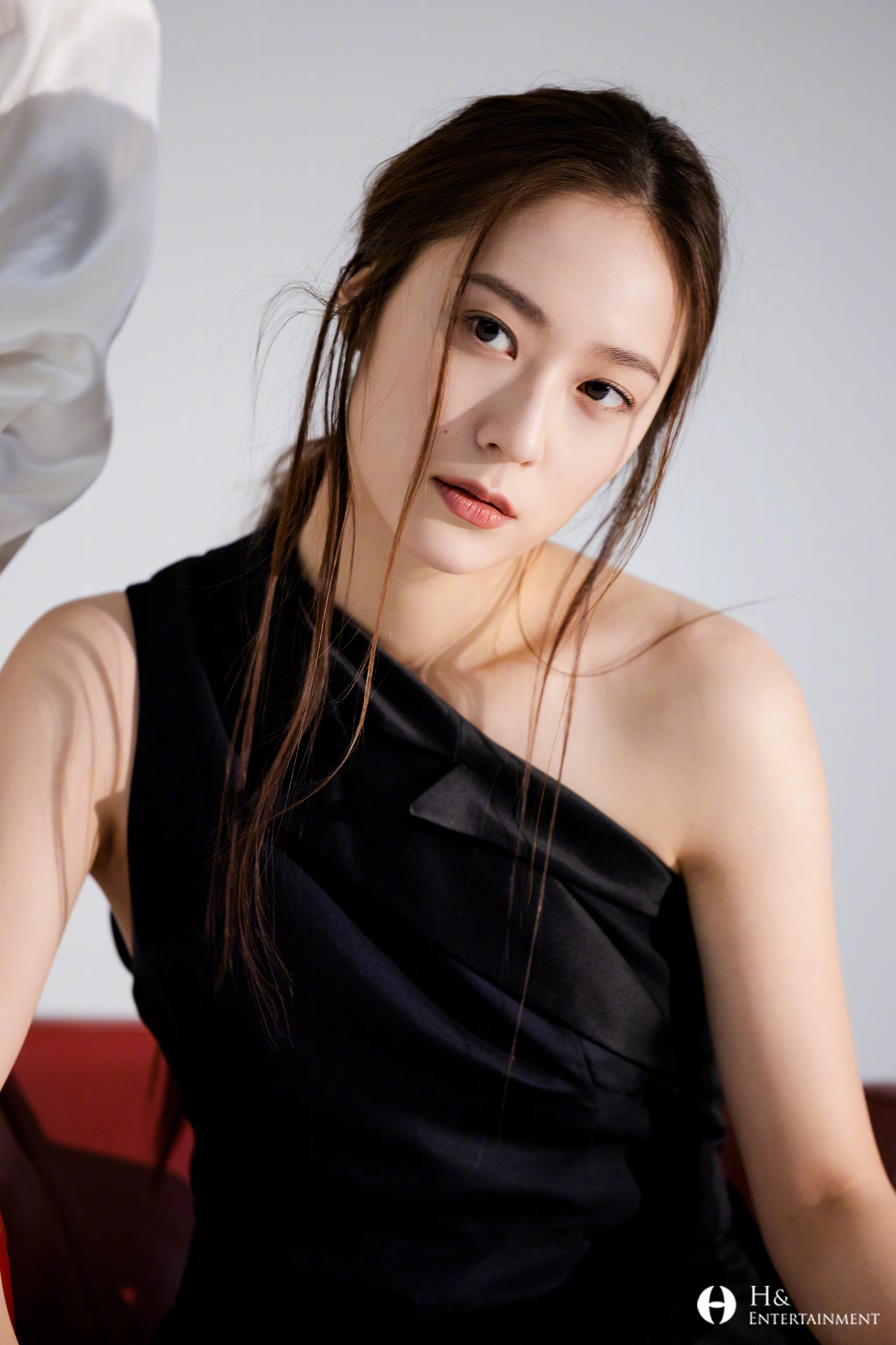 韩国著名演员,歌手郑秀晶