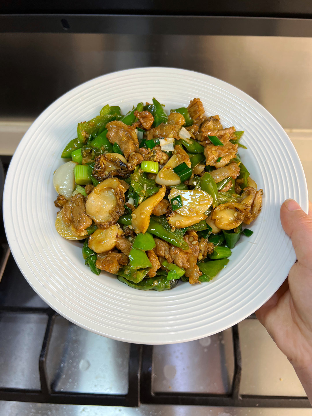 过年期间餐桌必备菜鲍鱼辣椒炒肉,入味鲜美好吃不用说