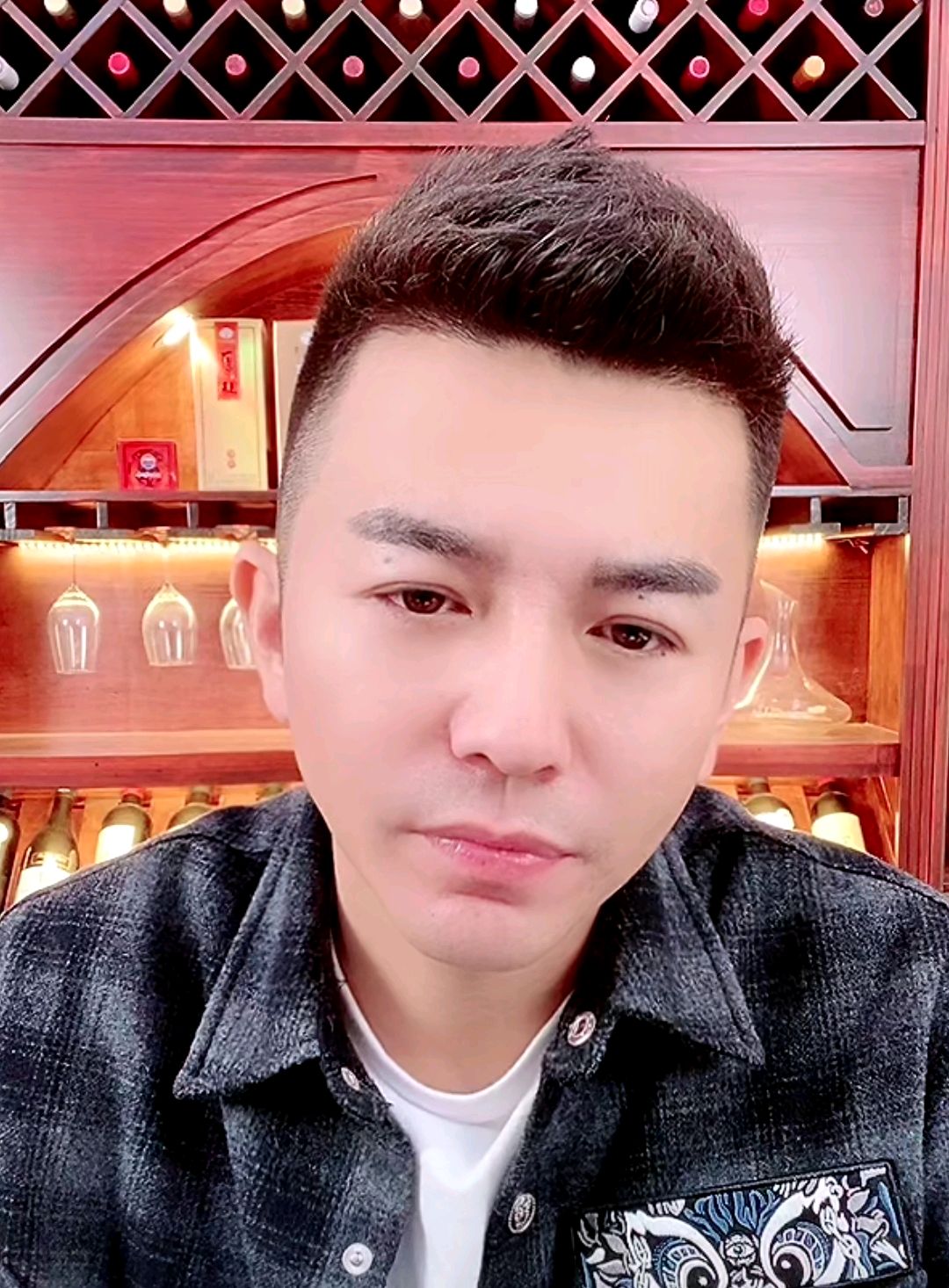 舞帝利哥被刘德华团队放鸽子?老利认栽报警走法律程序!