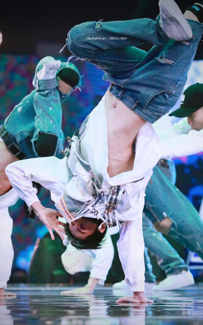 独属于王一博的街舞倒立定格 #王一博