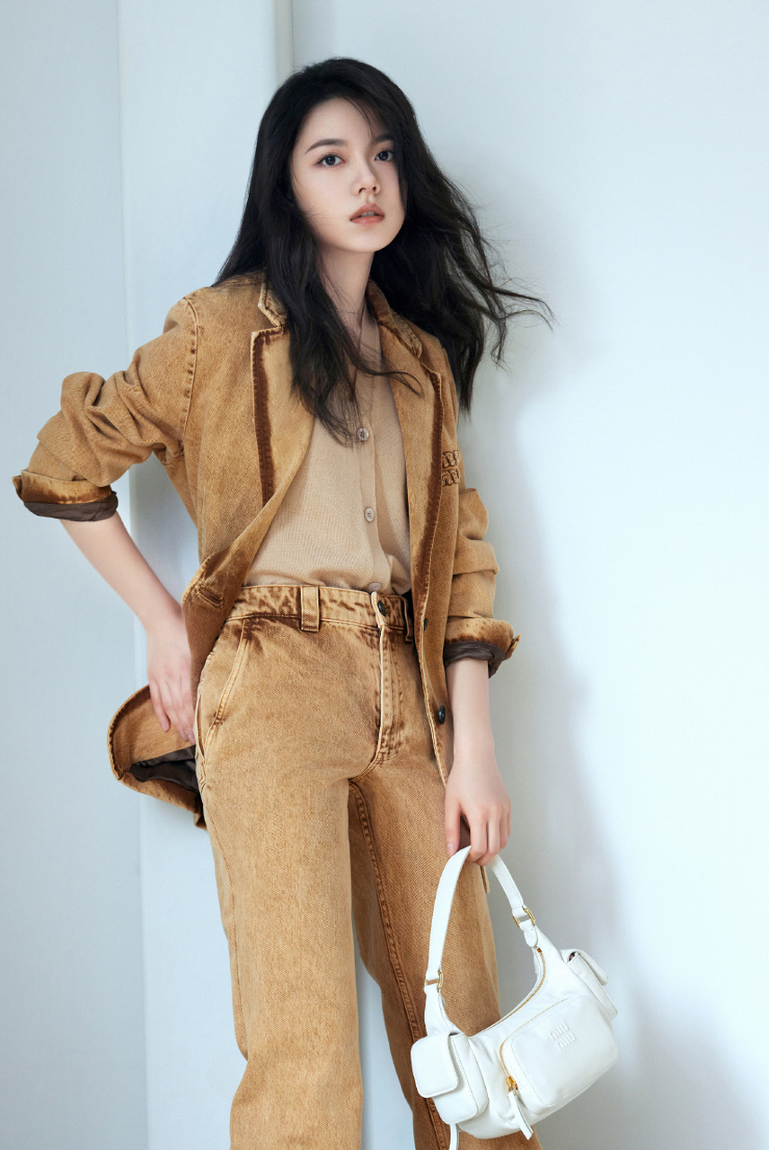 赵今麦miumiu品牌大使. 2.