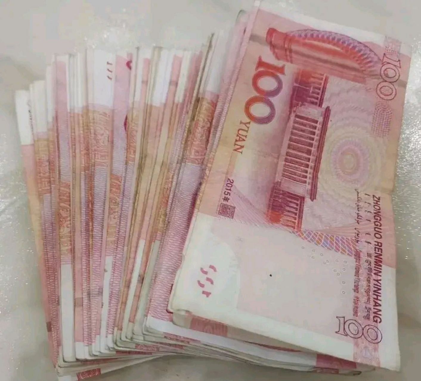 刚刚住在楼下的阿姨,来我家问我借5000块钱,我毫不犹豫的借给她一万块