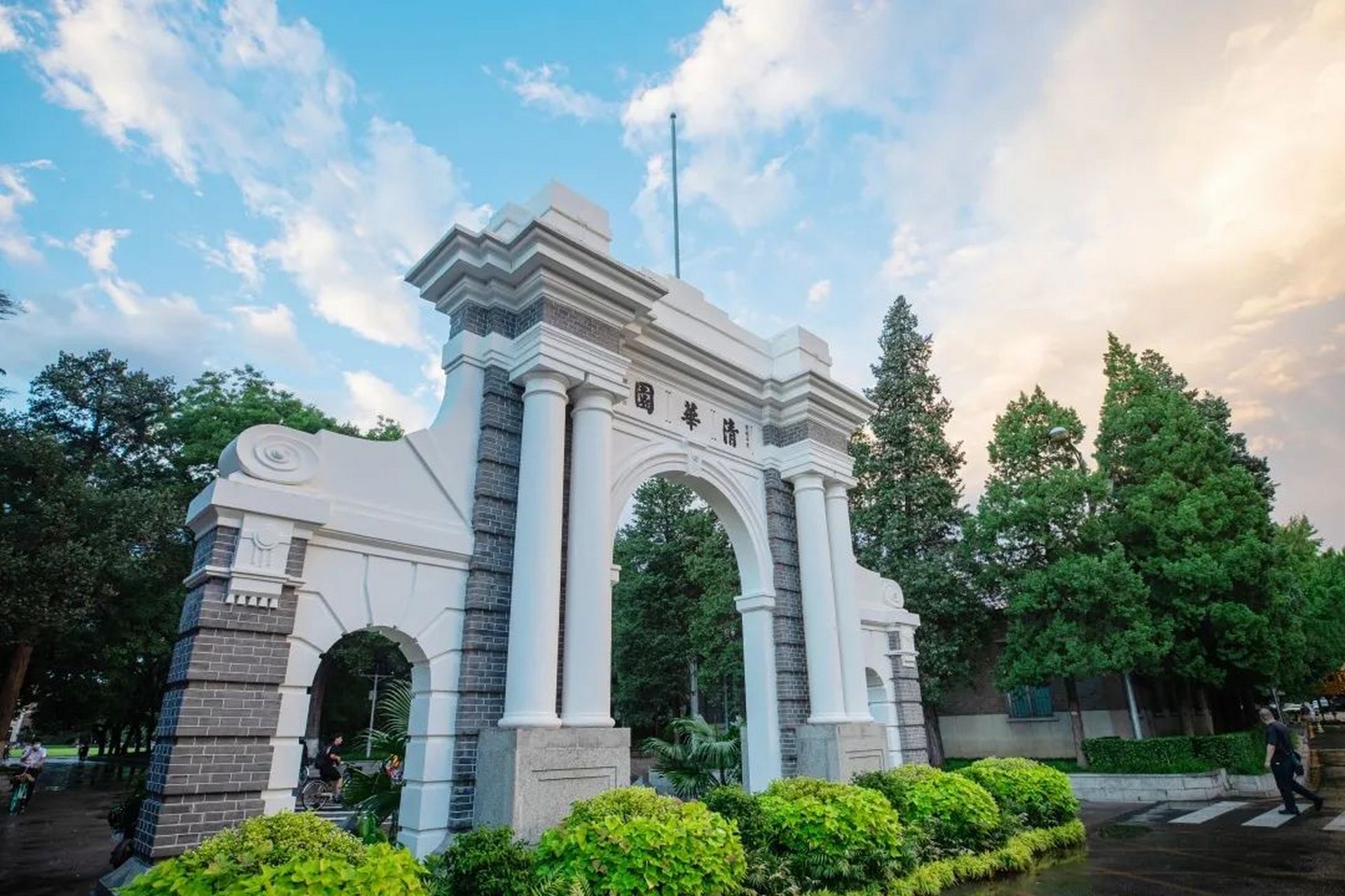 5,上海交通大学. 6,哈尔滨工业大学. 7,北京航空航天大学.