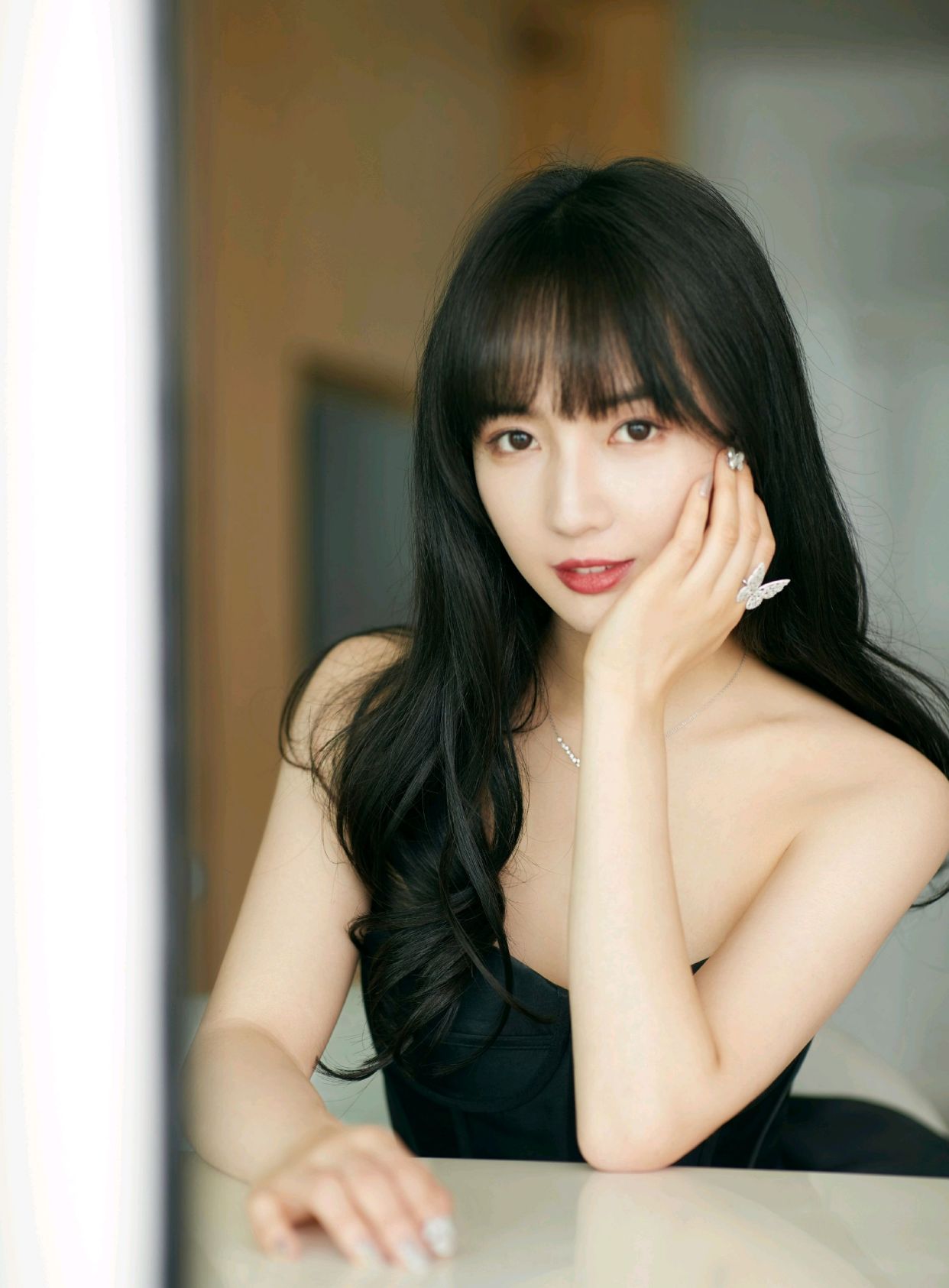 明星写真美图|秦牛正威