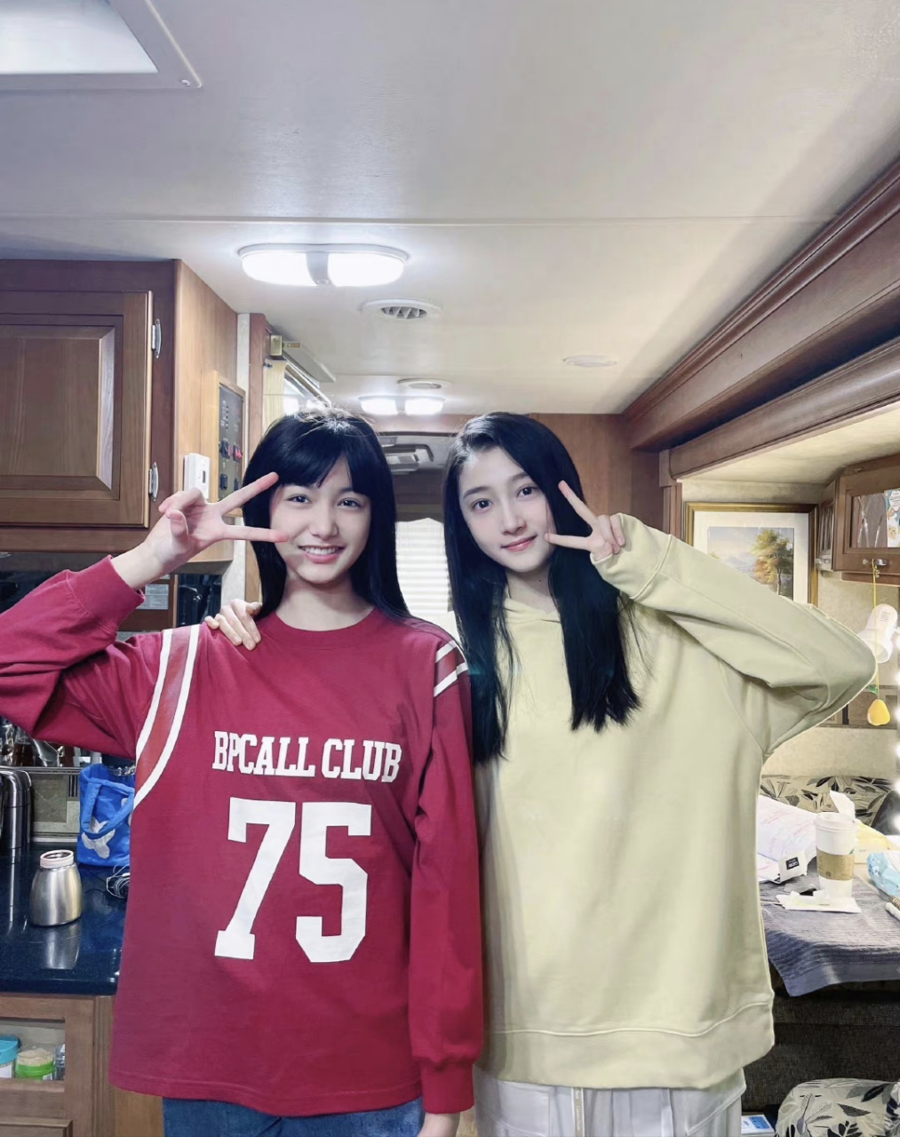 曾少年# 关晓彤和谢乔小时候原来就同框过 67,两个都是粉粉嫩嫩的