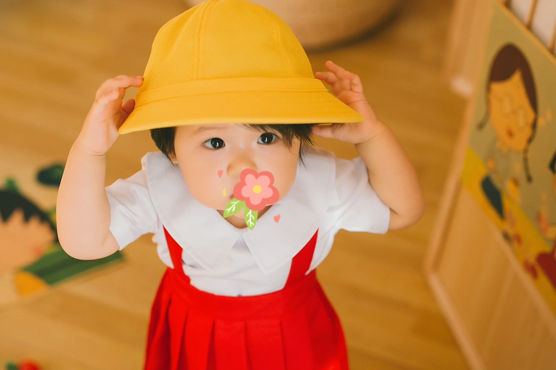 今天cos的是樱桃小丸子      小丸子的同款穿搭一套也是可可爱爱