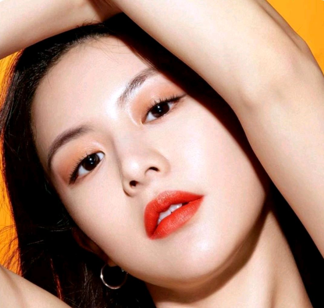 月牙眼的韩国女明星图片
