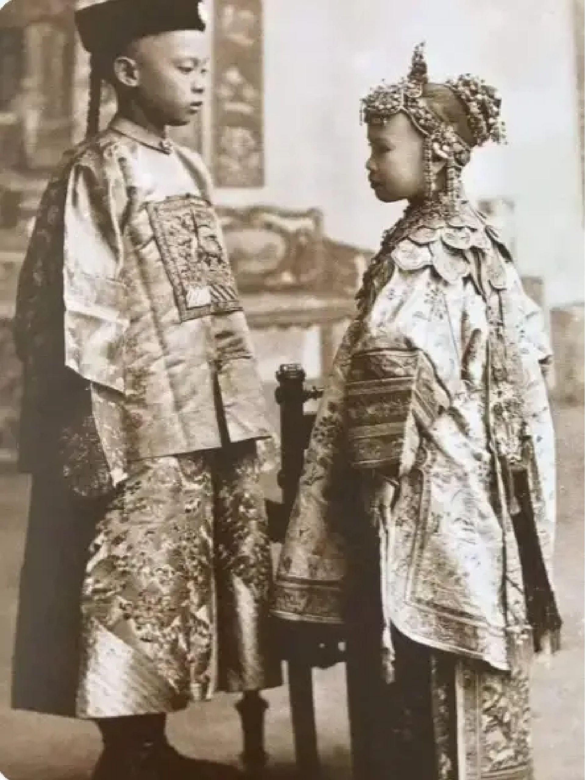 古代的"童婚"现象 封建社会早期,"童婚"成为了贵族家庭利益交换的方式