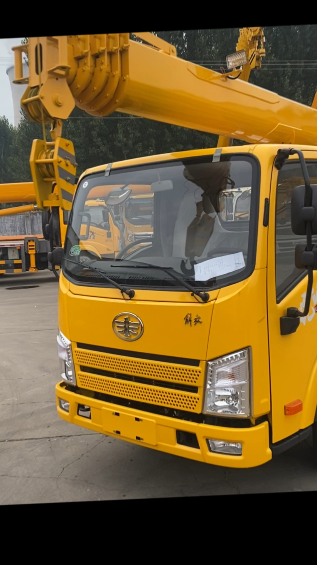 济宁鑫国重工,蓝牌解放5吨小吊车,伸缩大架,加装电机!-度小视