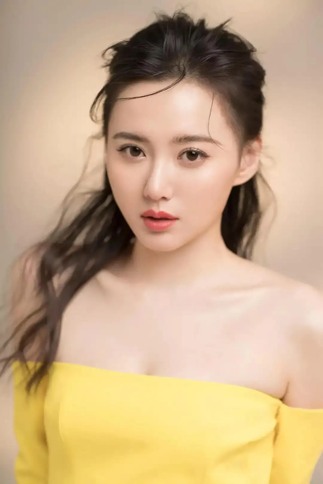 女星江铠同,青春靓丽,气质高雅