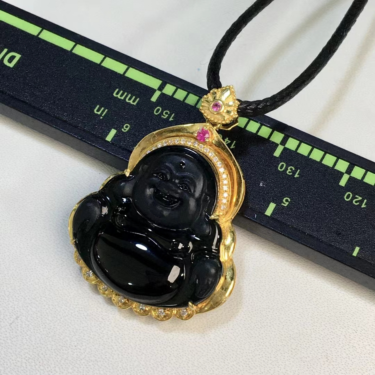 墨翠弥勒佛挂件,经典女士挂件,18k金镶嵌,用金厚实款式时尚大方,裸石