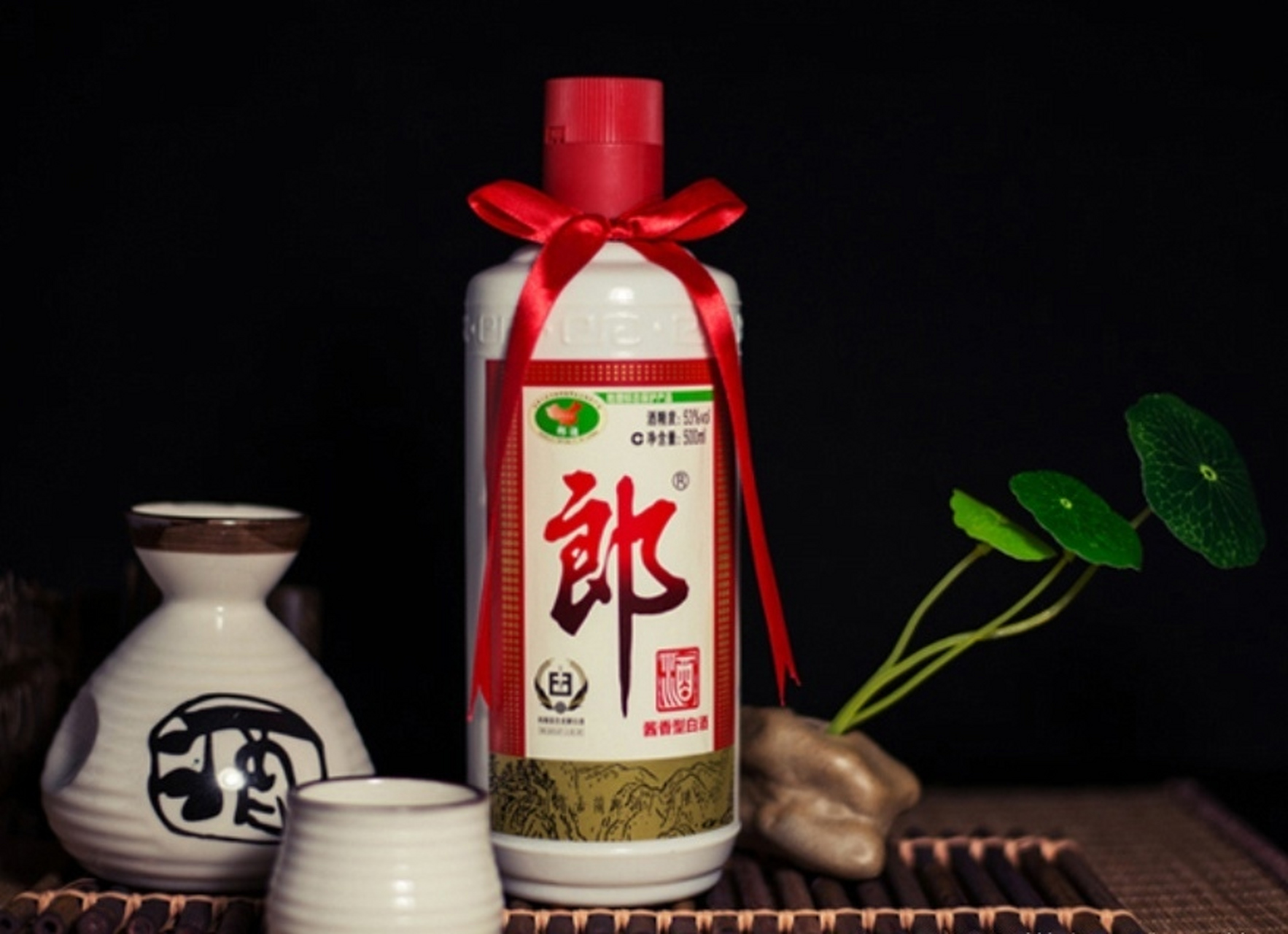 郎牌郎酒是郎酒整合中低端产品线的标杆,取代了之前的紫砂郎和郎酒
