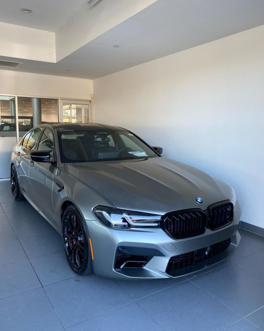 国外的宝马m5 competition真的很多 4.4t600马力v8多宁顿灰