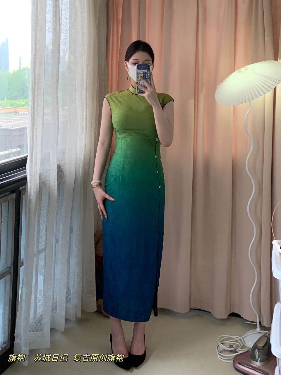 微胖梨形的身材穿旗袍是真的很性感… 这件旗袍的颜色很特别是蓝绿