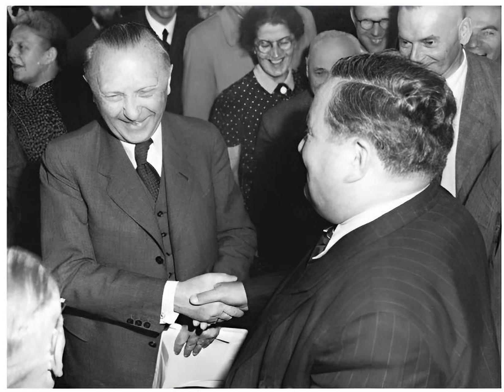 康拉德·阿登纳是西德的第一任首相,其在1949年8月获得选举胜利之后