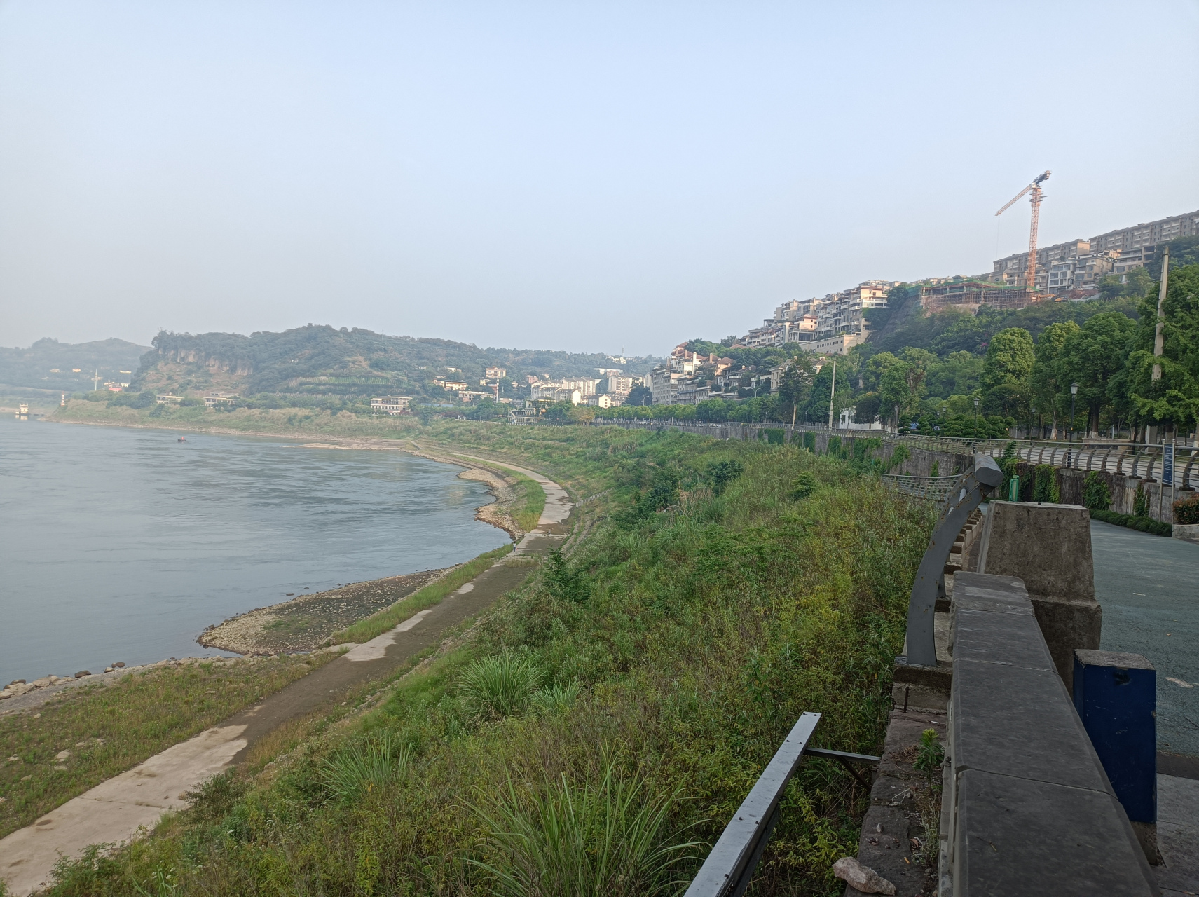 无论江津双福,德感,滨江新城发展的多好,支坪滨江路始终都有自己的