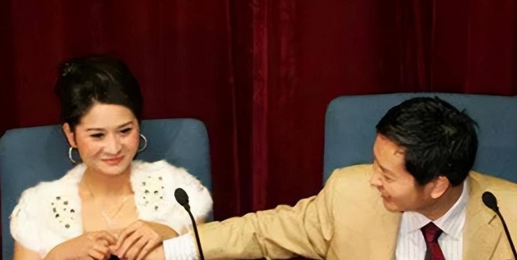 在娱乐圈陪玩陪睡只是冰山一角!明星曝出的潜规则,想象不到