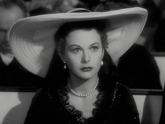 海蒂·拉玛:我的脸是我的不幸,是摘不掉的面具,我诅咒它