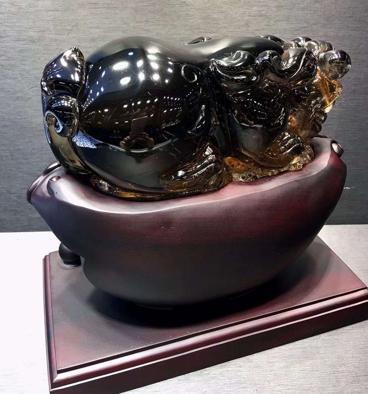 天然茶黄水晶(内包裹发晶)貔貅摆件,造型饱满,水润通透,大师雕刻,十分