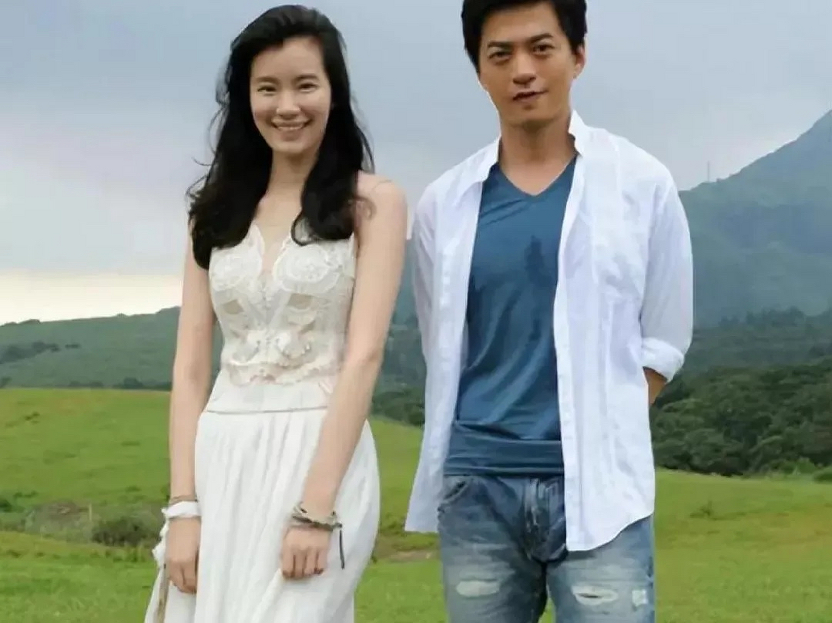 李健和孟小蓓一对另类的夫妻 李健夫妻同是清华大学高材生,既有颜又有