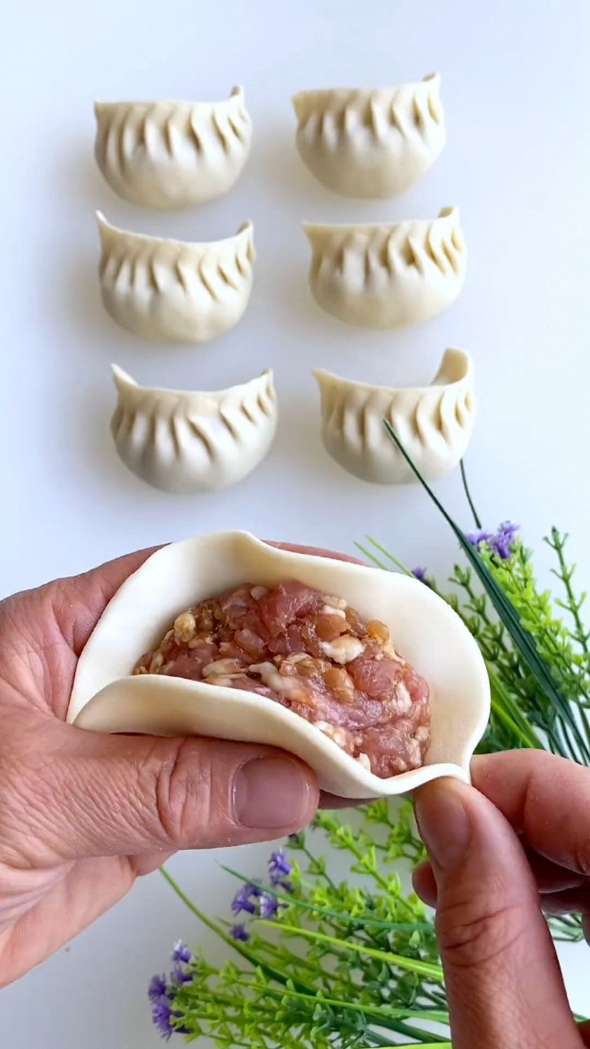 月牙形饺子包法图片