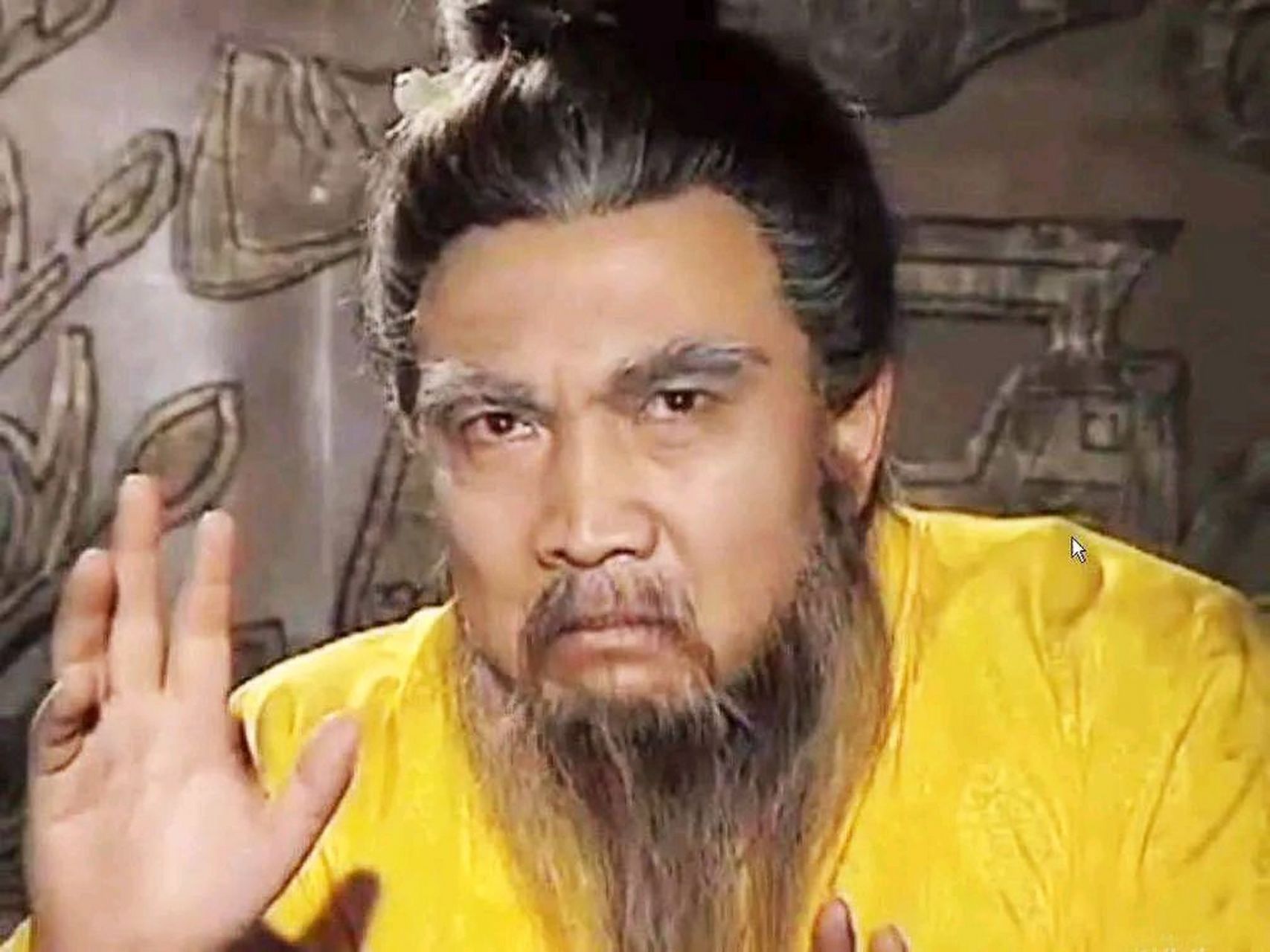 198年,陈登久病不愈,华佗为其开药后,陈登便吐出来3升小虫子.