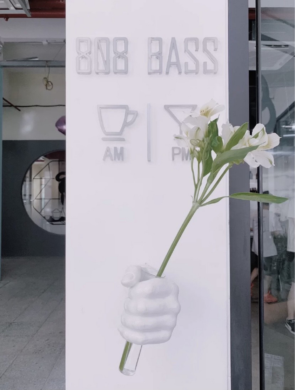 808bass 这家店融入了你所想不到的元素 旧墙