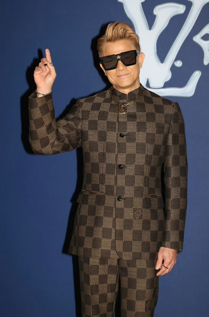 lv大秀上的郭富城古天乐,一个个矮,一个脸僵,短板暴露无遗!