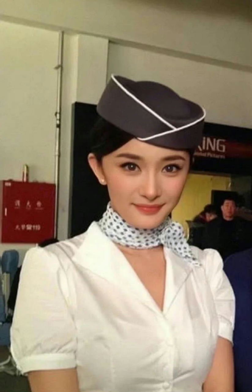 杨幂旧照# #杨幂绝美照片# 杨幂是地道的北京南城胡同小妞,97首次"