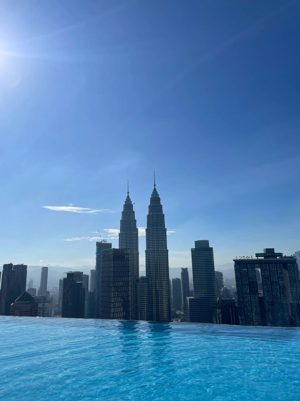 住的the face style菲斯酒店 公寓式酒店 很新 需要200马币押金 每晚