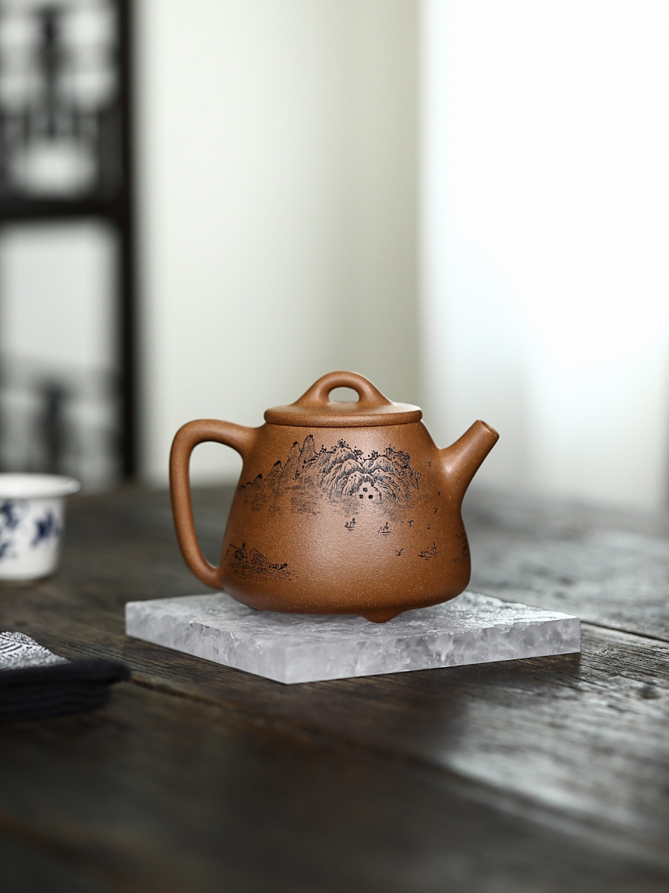 这款高石瓢壶在设计和功能上与经典石瓢有着异曲同工之妙.