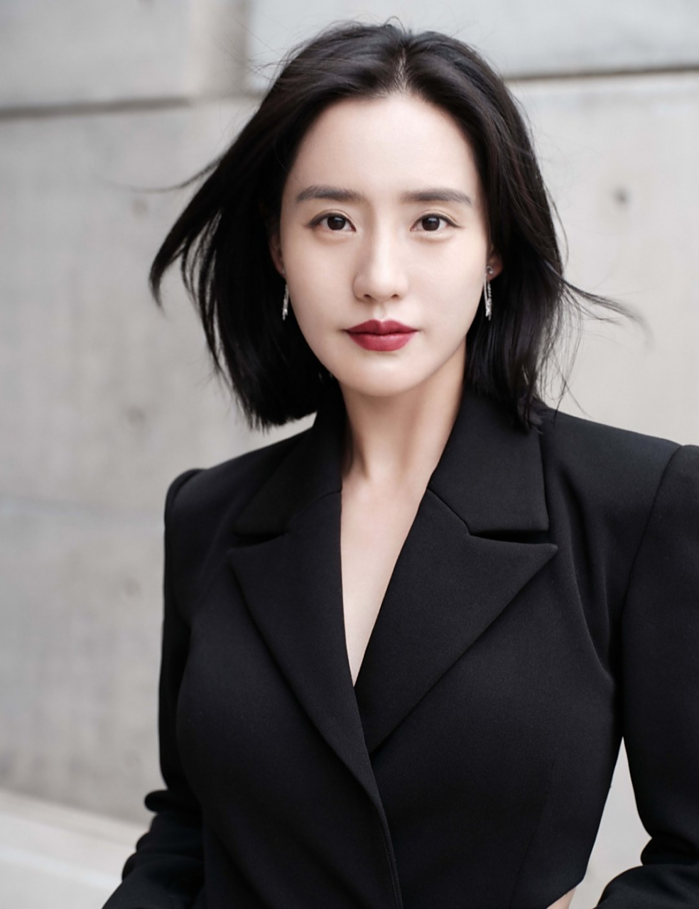 王智一身黑色系好美好有气质呢[心]状态好好呢,王智你穿黑色西装好美